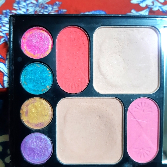 💜💙💚💛🧡❤ALL IN ONE Multi Coloured Make Up Palette with Mirror and Applicator - Picture 2 of 5